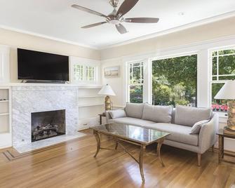 Centrally located Craftsman home - San Anselmo - Living room