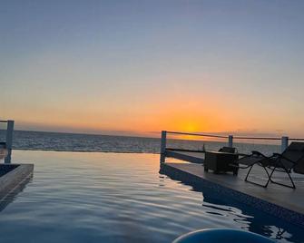 Oceanview lux Villa + Infinity pool, Chef & Butler - Whitehouse - Pool