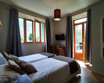 Hôtel De Milan - Le Bourg-dʼOisans - Bedroom
