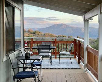 Sierra Suite - Spacious 2 queen suite with amazing views - Sierra Mountain Lodge - Ahwahnee - Balcony