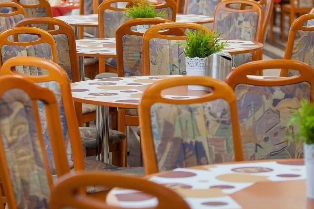 Free Parking, Free Breakfast, Only 15 Minutes To City Center - בודפשט - מסעדה