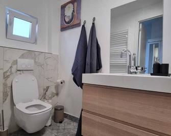 Appartement à Bruxelles, 2 Chambres, 2 Salle de Bain et un Balcon - Brussels