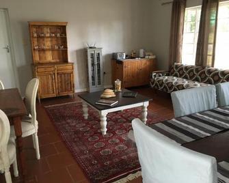 The Garden Shed Guest House - Wellington - Living room