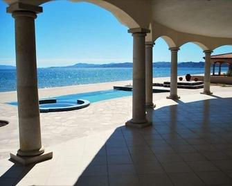 Baja Pool Beach House, Punta Chivato Baja - Punta Chivato - Piscina