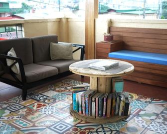 1 River Central Hostel - Makati - Lounge