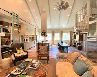 Farm Cottage in Santa Rita Hills - Buellton - Living room