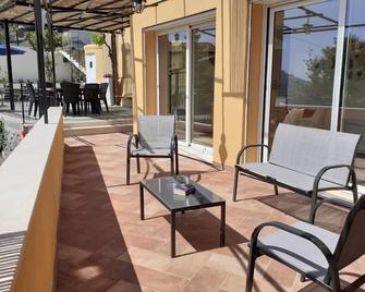 Chic Coastal Hill Escape - Ventimiglia - Patio