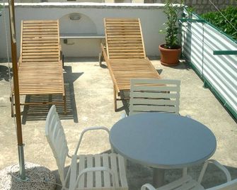 Menego Lodge Bol - Holiday Home With Terrace - Bol - Patio