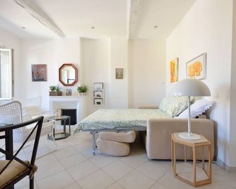 Mont Chevalier by Welcome to Cannes - Cannes - Habitación