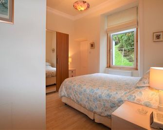 Kames View Apartment - Tighnabruaich - Bedroom