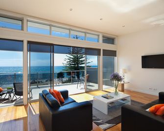 Penguin Waterfront Escape - Penguin - Sala de estar