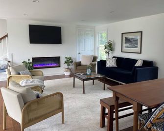 Beautiful 3-bedroom Miles River waterfront in tranquil Easton - Relax and unwind - Easton - Wohnzimmer