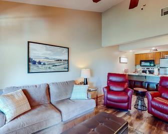Top Notch Getaway - Branson West - Obývací pokoj