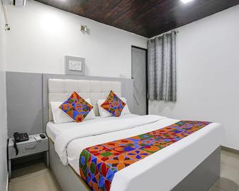 Fabexpress Park Residency - Nr. Mumbai International Airport - Mumbai - Schlafzimmer