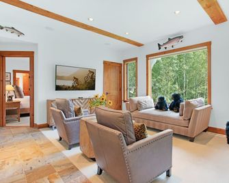 358 Cresta Road - Edwards - Obývací pokoj