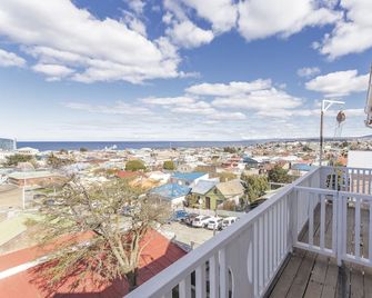 Hotel Boutique La Yegua Loca - Punta Arenas - Balkon