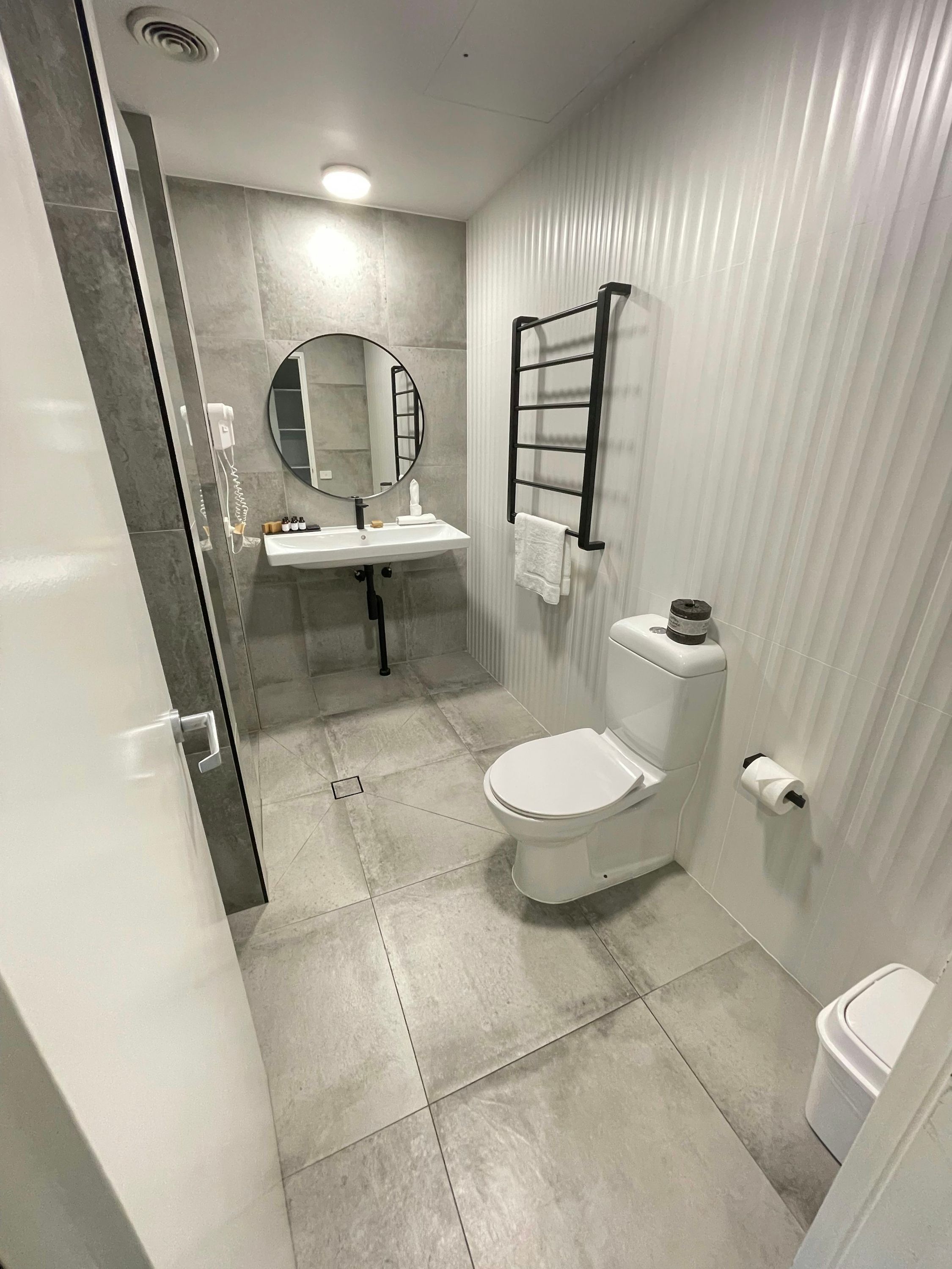 Honeysuckle Executive Apartments - Newcastle - Bathroom