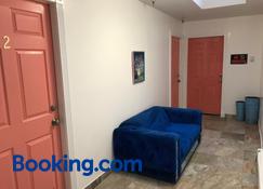Aquamarine Suites - Kodiak - Living room