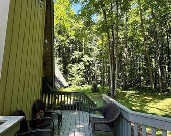 Scenic Harbor Springs A-frame Minutes from Nubs & Highlands - Harbor Springs - Balcon