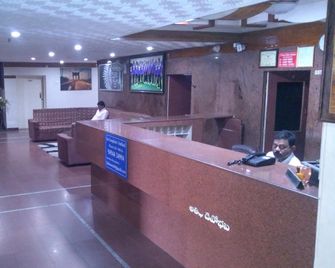 Iroomz Sapthagiri Balla - Anantapur - Front desk