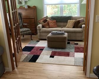 Price have dropped! For the rest of June and for the whole month of July. - Montello - Living room