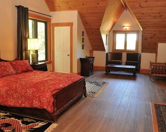 Stunning Log Home on a Private Lake - Moore Falls - Habitación