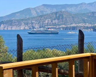 Hostel & Glamping Santa Fortunata - Sorrent - Balkon