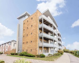 Beach Point - Stunning Harbour Views from Balcony - Poole - Building