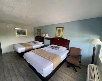 Rodeway Inn - Lake Wales - Bedroom