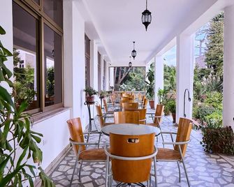 Garden Hills Hotel - Addis Abeba - Innenhof