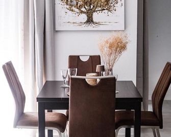 Neue Moderne Wohnung,74qm,balkon,kingsiz - Offenburg - Dining room