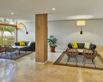 Hotel Tres Torres - Santa Eularia des Riu - Olohuone