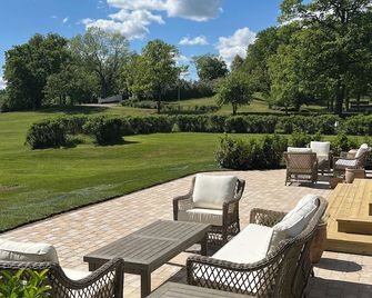 Stegeborg Trädgårdshotell - Soderkoping - Binnenhof