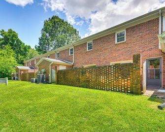 2 Mi to High Point University: Townhome w/ Patio - High Point