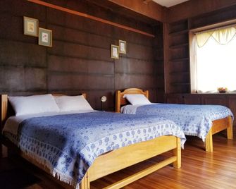 ترافيلرز إن - كويتو - غرفة نوم