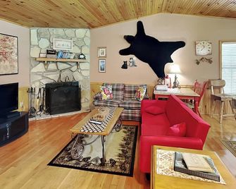 Willow Creek - Wears Valley - Living room