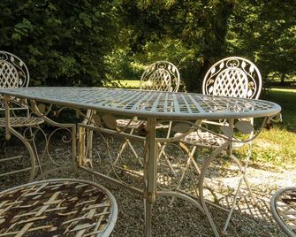 Cottage in Chaleix near Forest & Lake - Nantheuil - Patio