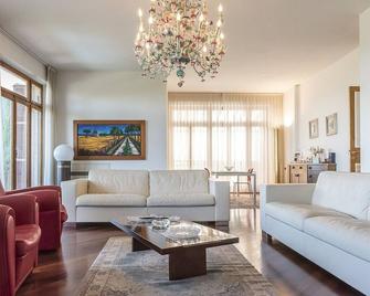 Mia House Garden - Macerata, Porzione Di Villa Con Piscina - Macerata - Living room