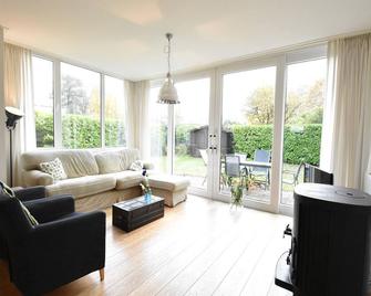 Bungalow in Kamperland near Water Sports - Kamperland - Sala de estar