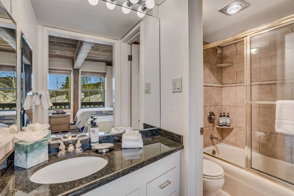 Interlude Condominiums 2-Bedroom Unit 20 - Snowmass Village - Bad