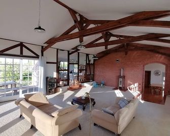 Peace and quiet surrounded by nature - Zarrentin - Wohnzimmer