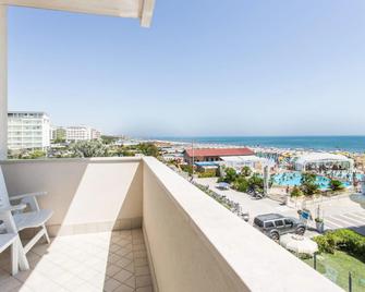 Hotel Benini - Milano Marittima - Balcony