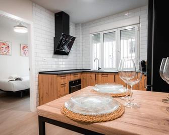 Apartamento céntrico con dos dormitorios QH Hornillo de Cartuja - Granada - Spisestue