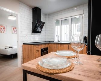 Apartamento céntrico con dos dormitorios QH Hornillo de Cartuja - غرناطة - غرفة طعام