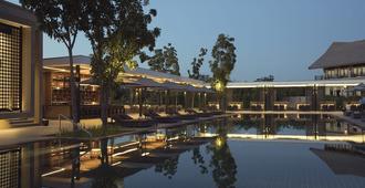 Emerald Palace Hotel - Nay Pyi Taw - Pool