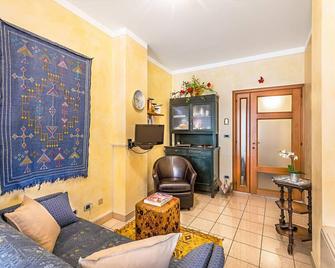 Gaudio Flat near Ariston Theater by Wonderful Italy - San Remo - Living room