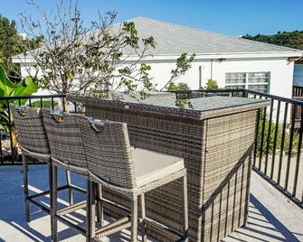 Flamingo Lake Villas | Turks and Caicos Islands - Providenciales - Balkon