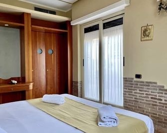 Hotel Suite Ares - Napoli - Dormitor