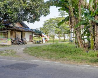 Hotel O Griya Sandi Syariah Rogojampi - Banyuwangi - Vista del exterior