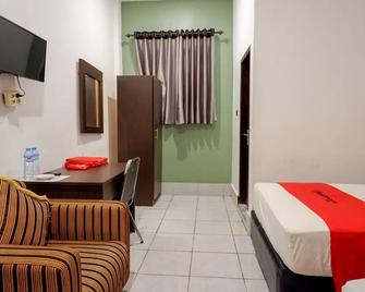 RedDoorz Syariah @ Hotel Wisma Indonesia Kendari - Kendari